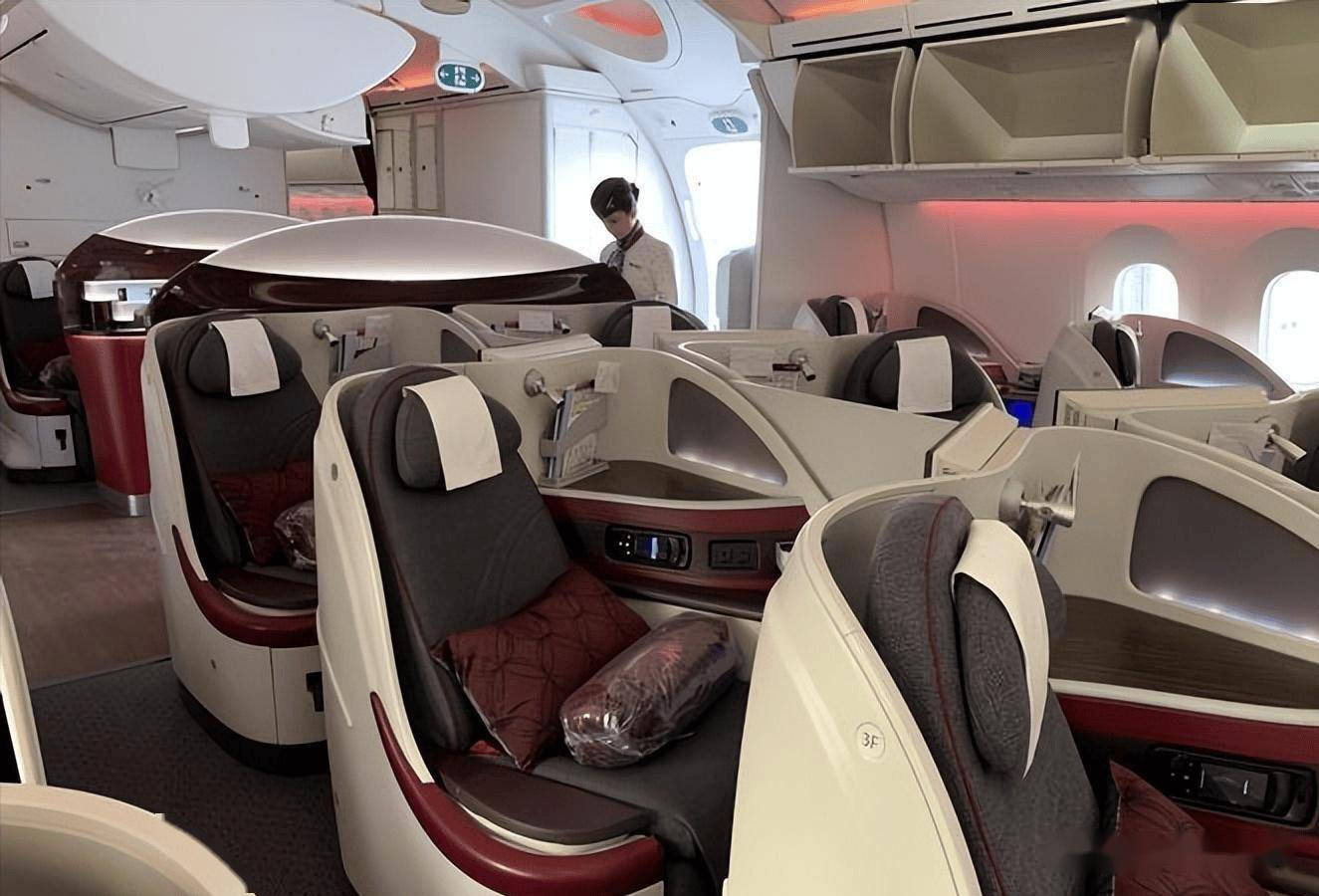 知名90后富豪4500万元买下一根香蕉，“拍卖行早上2块5从水果摊买的”！他还曾花3000多万元拍下巴菲特午餐