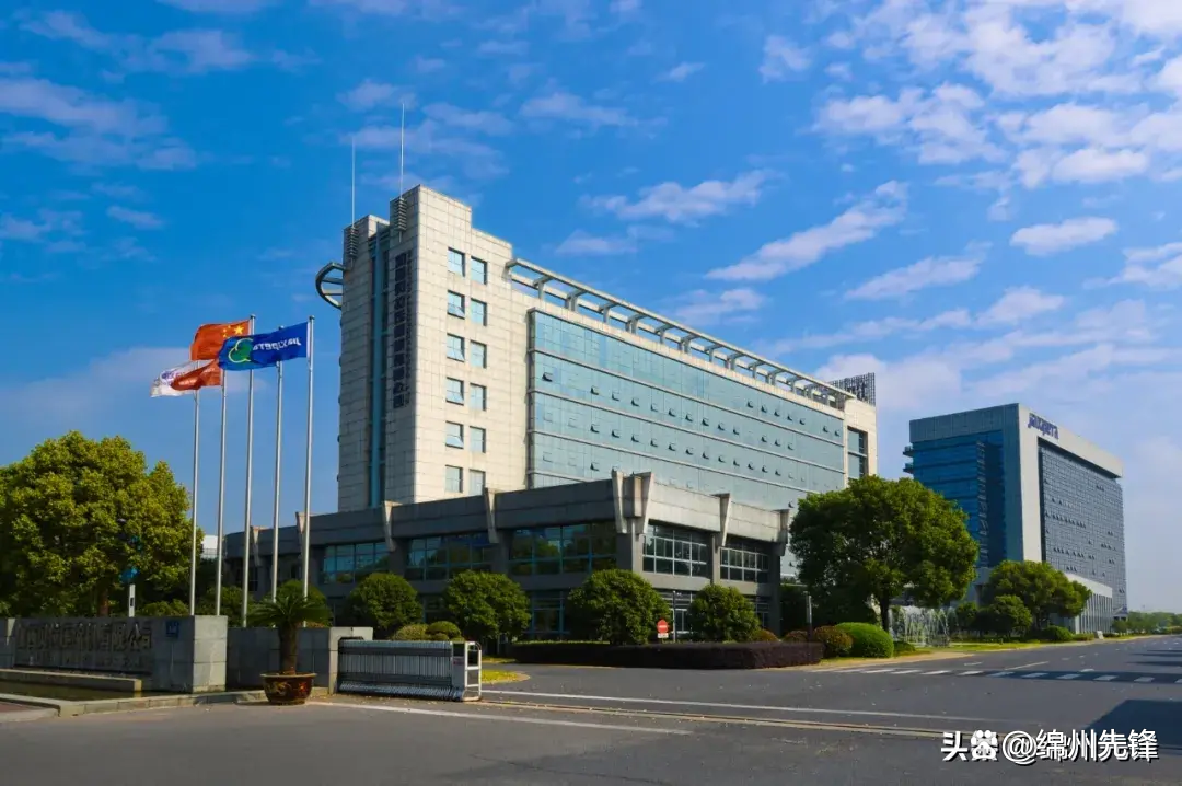 长虹智慧显示工厂入选全国首批卓越级智能工厂