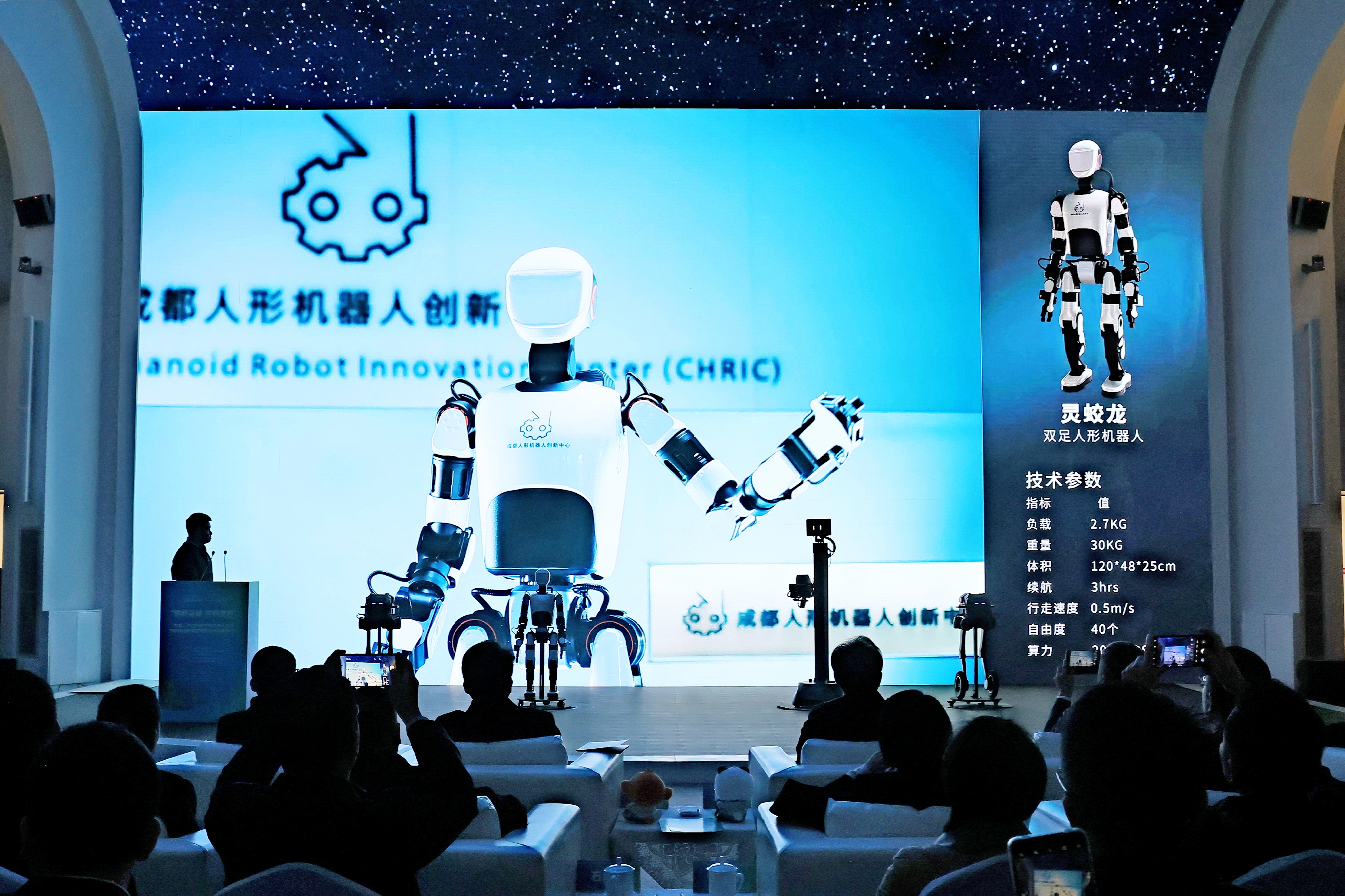 人形机器人“擂台首秀”在杭州举行 宇树科技透露宇树G1格斗模式难点