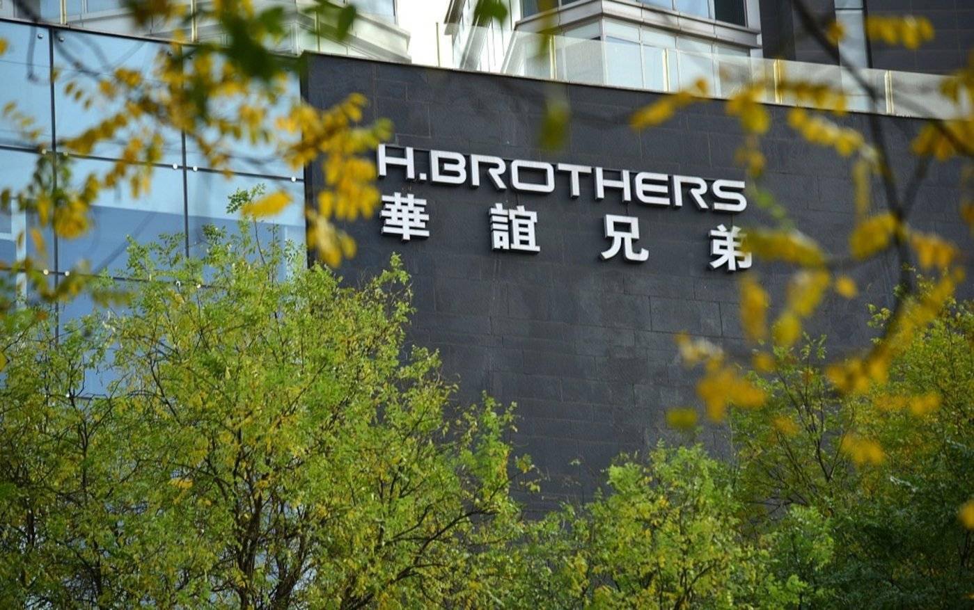 华谊兄弟七连亏：影视娱乐主业断崖式萎缩，资金黑洞难填，欲借定增“输血”解困