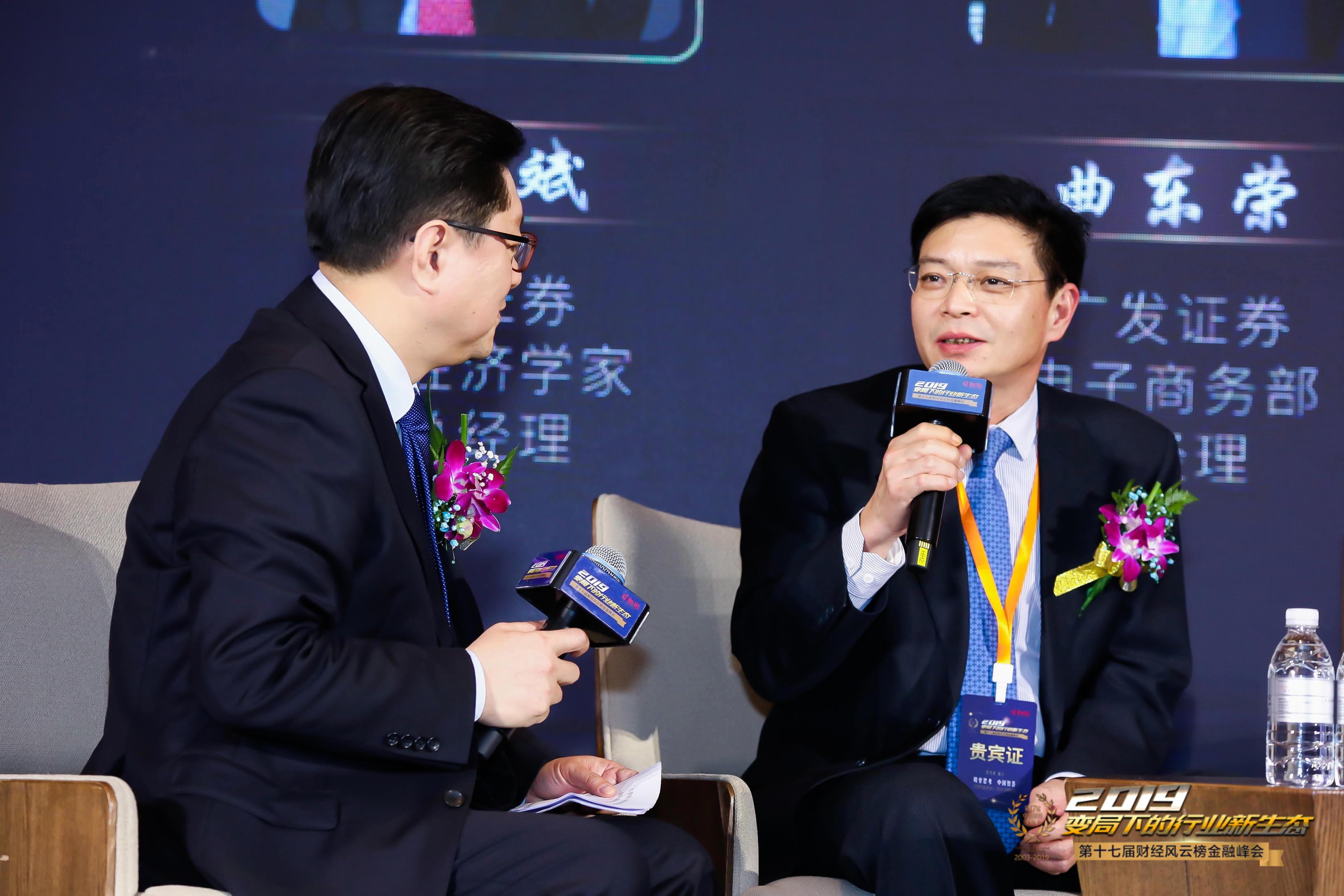 这家券商副总裁，因职务任职期限规定改聘高级专家！