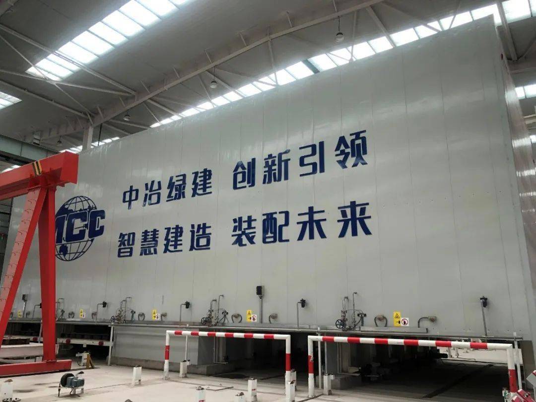 中国二十二冶抚顺新钢铁高炉低碳绿色智能化升级改造项目1号高炉及配套3座热风炉炉壳顺利封顶