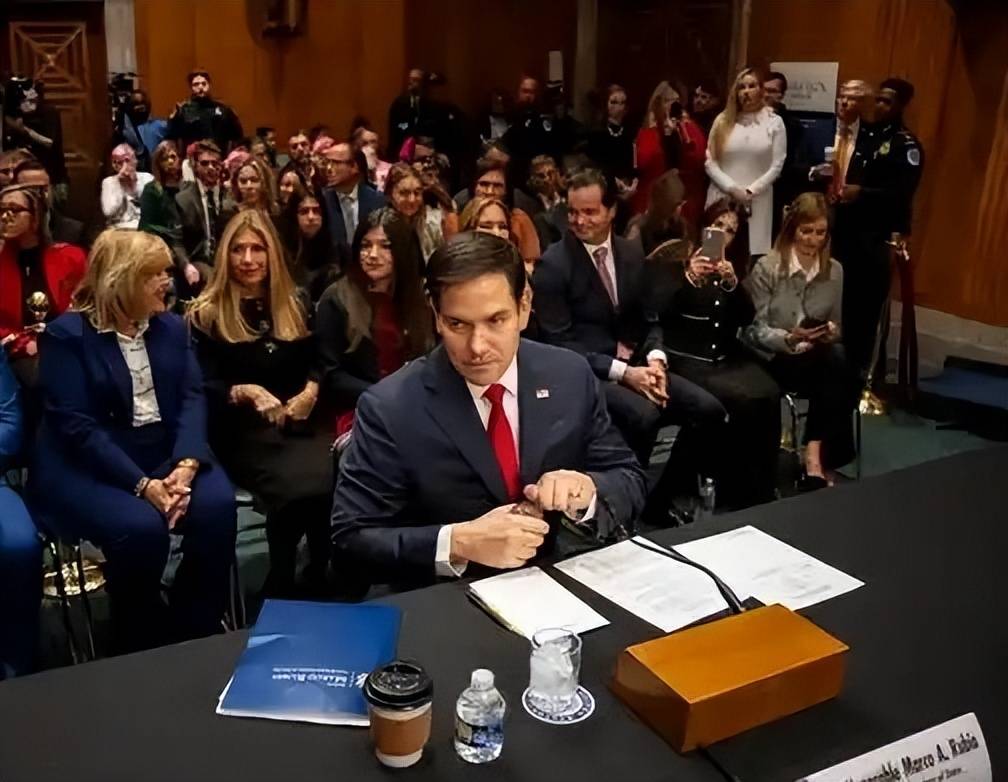 特朗普：暂缓对俄罗斯实施制裁；以总理称以方行动不会停止；中概指数涨超2%，美油跌超2%；罗马仕召回超49万台移动电源丨每经早参