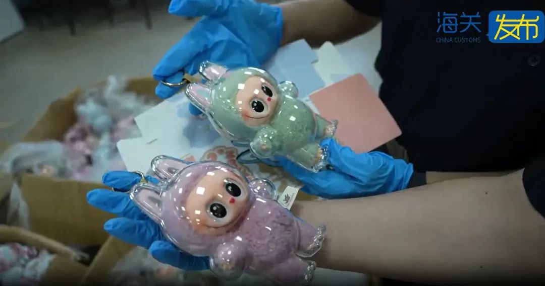 宁波海关连续在出口商品中查获侵权Labubu商品超3万个