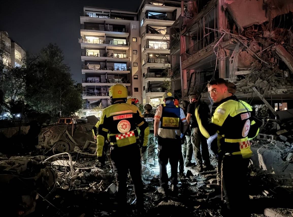 30枚导弹！伊朗发起袭击，以色列要求全境居民进入避难所！多地传出爆炸声！俄罗斯警告美国：不要军事干预以伊冲突