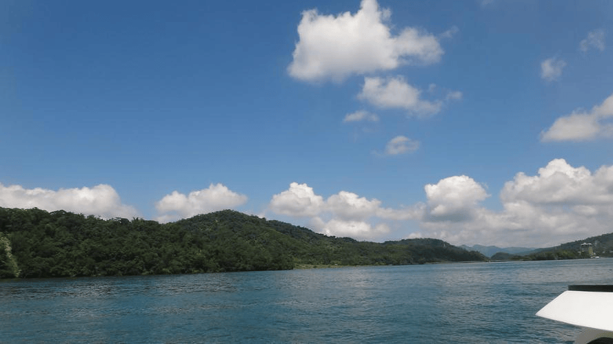 6岁男童误吞遥控器电池获赔2.87亿元；美国防部承认：上月有基地被伊朗导弹击中；小鹏汽车兑现60天账期承诺丨每经早参