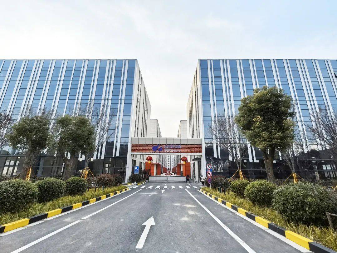 移远通信：公司在常州建立了智能制造中心，作为核心的生产基地