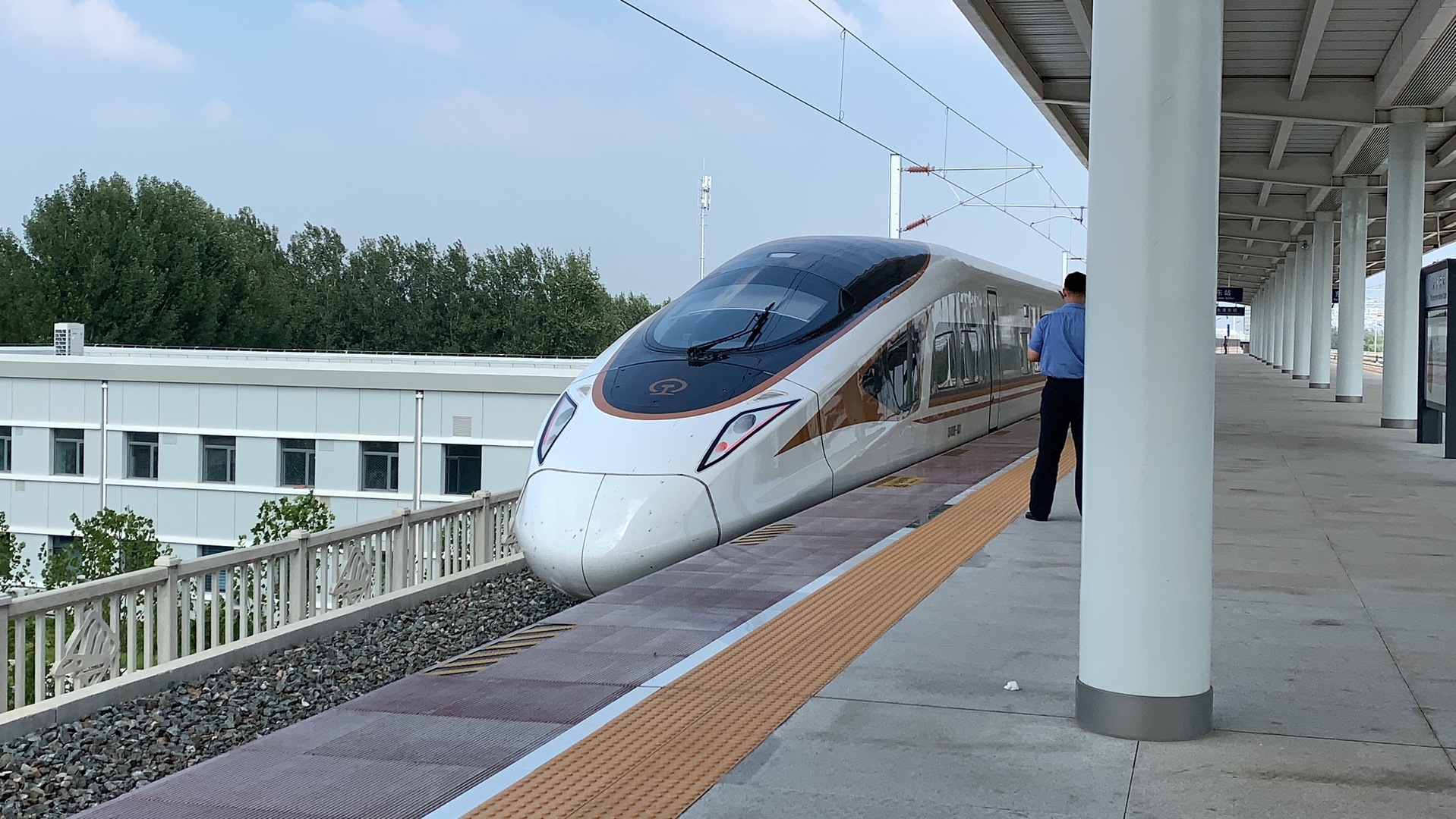 时速400公里，中国高铁驶入“无人区”