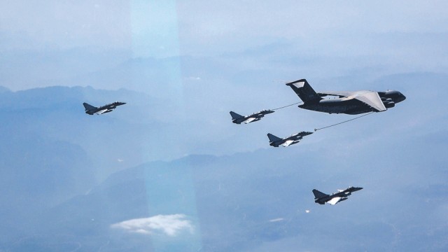 何卫东、苗华等9人严重违纪违法被开除党籍军籍