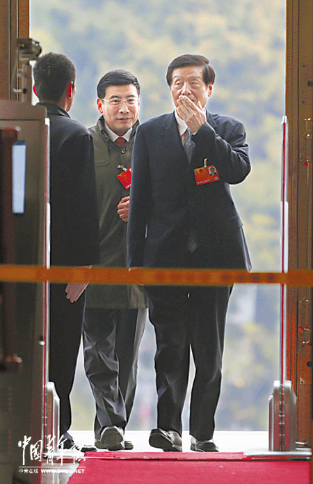 何卫东、苗华等9人严重违纪违法被开除党籍军籍