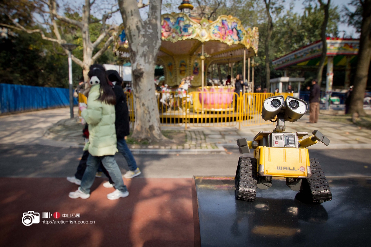“极蛙”机器人在北极成功“探冰”