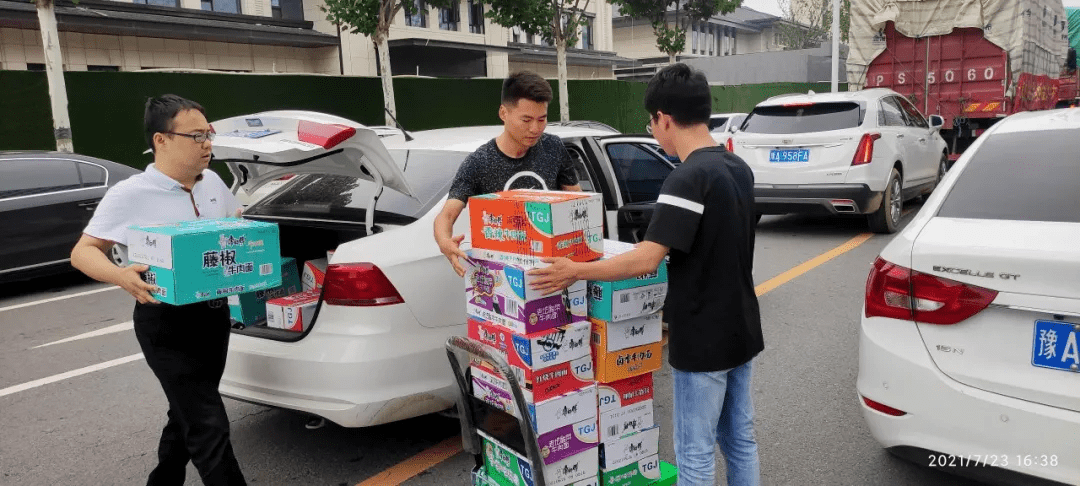 10月24日亚士创能涨停：装修装饰，长三角一体化，旧改概念热股