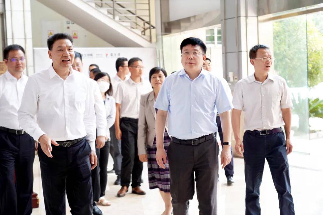 10月24日亚士创能涨停：装修装饰，长三角一体化，旧改概念热股