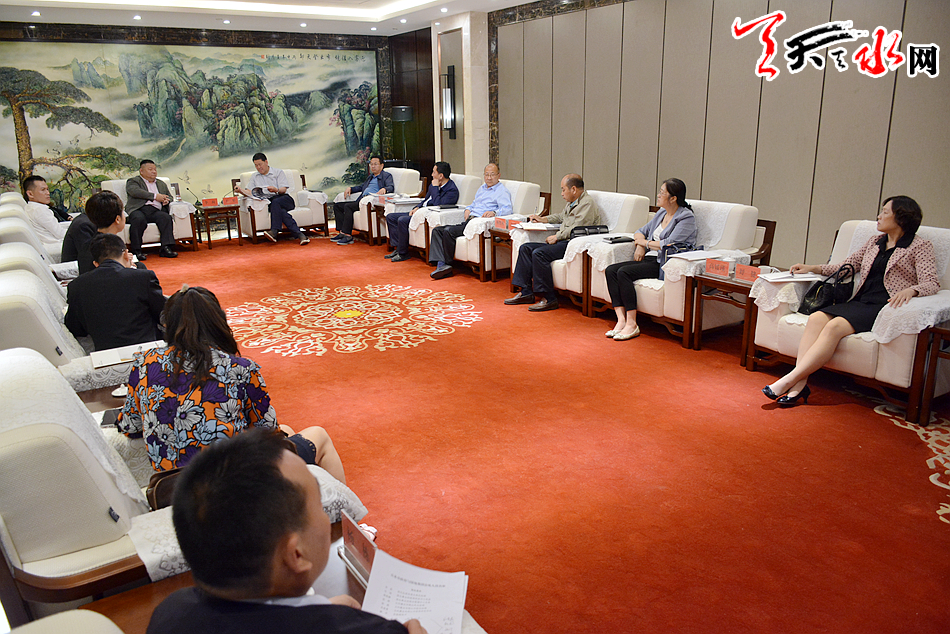 国家能源局主要负责人会见斯洛文尼亚环境、气候和能源部部长