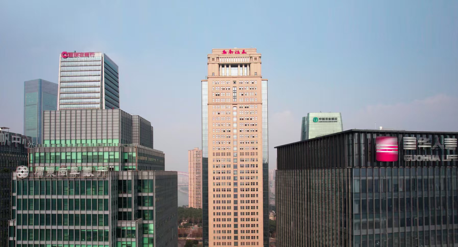 西南证券给予巨星农牧"买入"评级，量增价跌致业绩承压，成本领先优势凸显