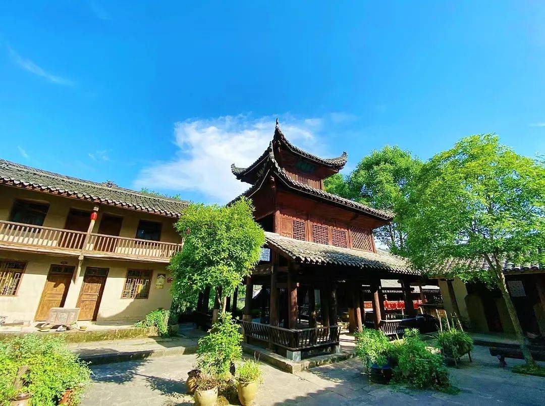 2026中国康养旅游行业市场：在"山水之间"看见未来_人保服务 ,拥有“如意行”驾乘险，出行更顺畅！