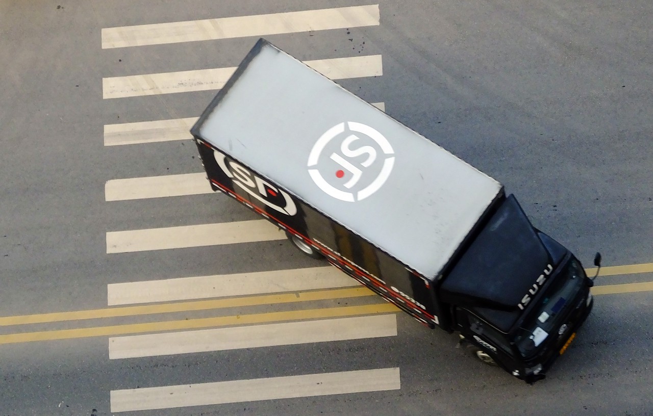 赛微电子：出售资产“扮靓”净利，收入连降两年，实控人拟套现逾11亿元