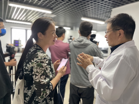 记者手记:从“聪明的路”到“智慧的海”,触摸未来交通科技脉搏