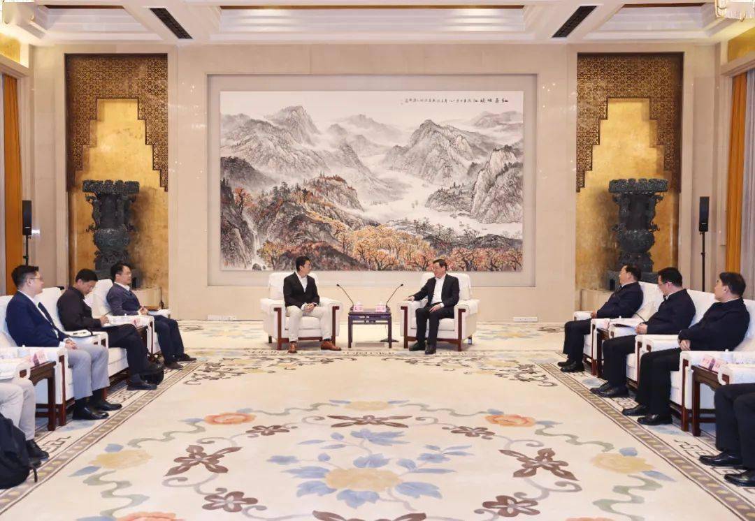 湖北省委书记王忠林到鄂州调研花湖国际机场建设运营