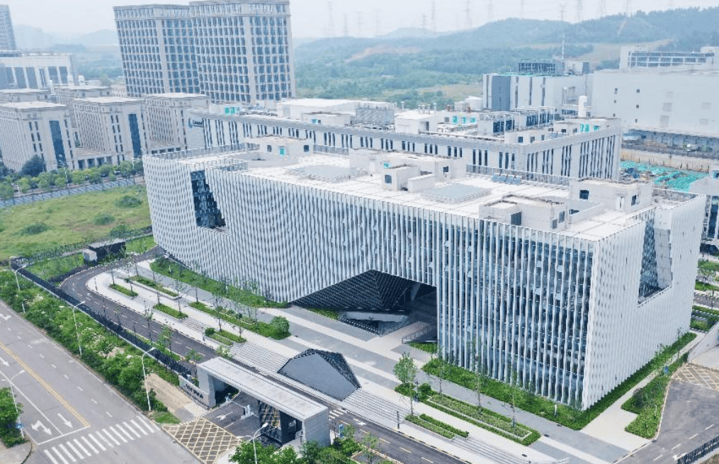 武汉光通信板块再添上市公司 长进光子上市首日涨超1500%